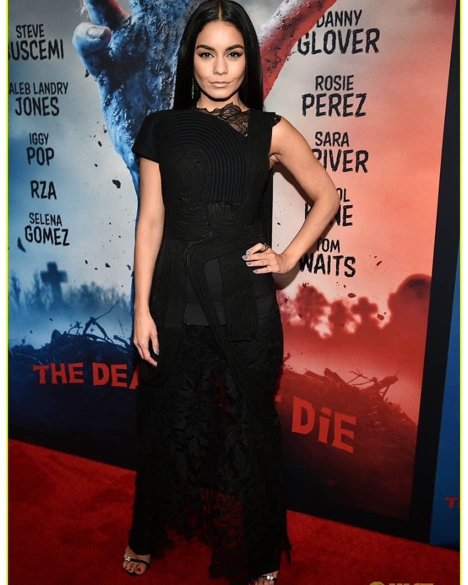 ヴァネッサ・ハジェンズさんのインスタグラム写真 - (ヴァネッサ・ハジェンズInstagram)「Last night for @austinbutler premiere of @thedeaddontdie 📸 @justjared」6月12日 0時43分 - vanessahudgens