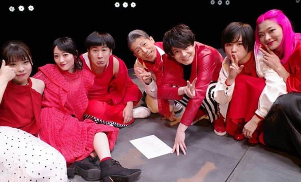 火口秀幸のインスタグラム：「#吉本坂46  #RED  #やる気のない愛をThankyou」