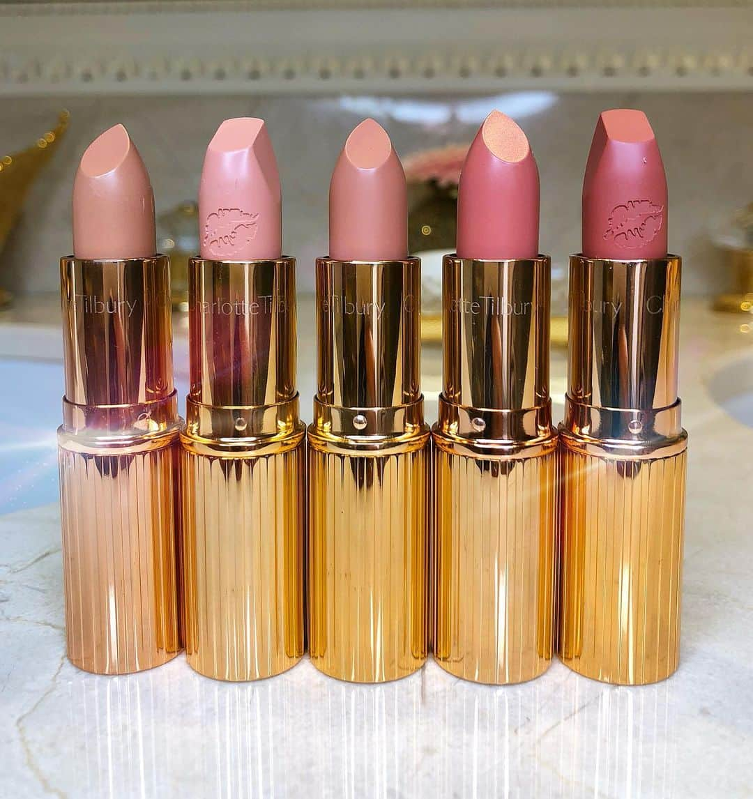 シャーロット・ティルベリーさんのインスタグラム写真 - (シャーロット・ティルベリーInstagram)「Darlings, which is your favourite NUDE in this lipstick line up? 💋💄✨ _1 : Nude Kate _2 : Kim K W _3 : Penelope Pink _4 : Bitch Perfect  _5 : Super Cindy  _ _ _ #Lipstick #NudeLipstick #CharlotteTilbury #Paris #Makeup #Beauty」6月12日 0時41分 - charlottetilbury