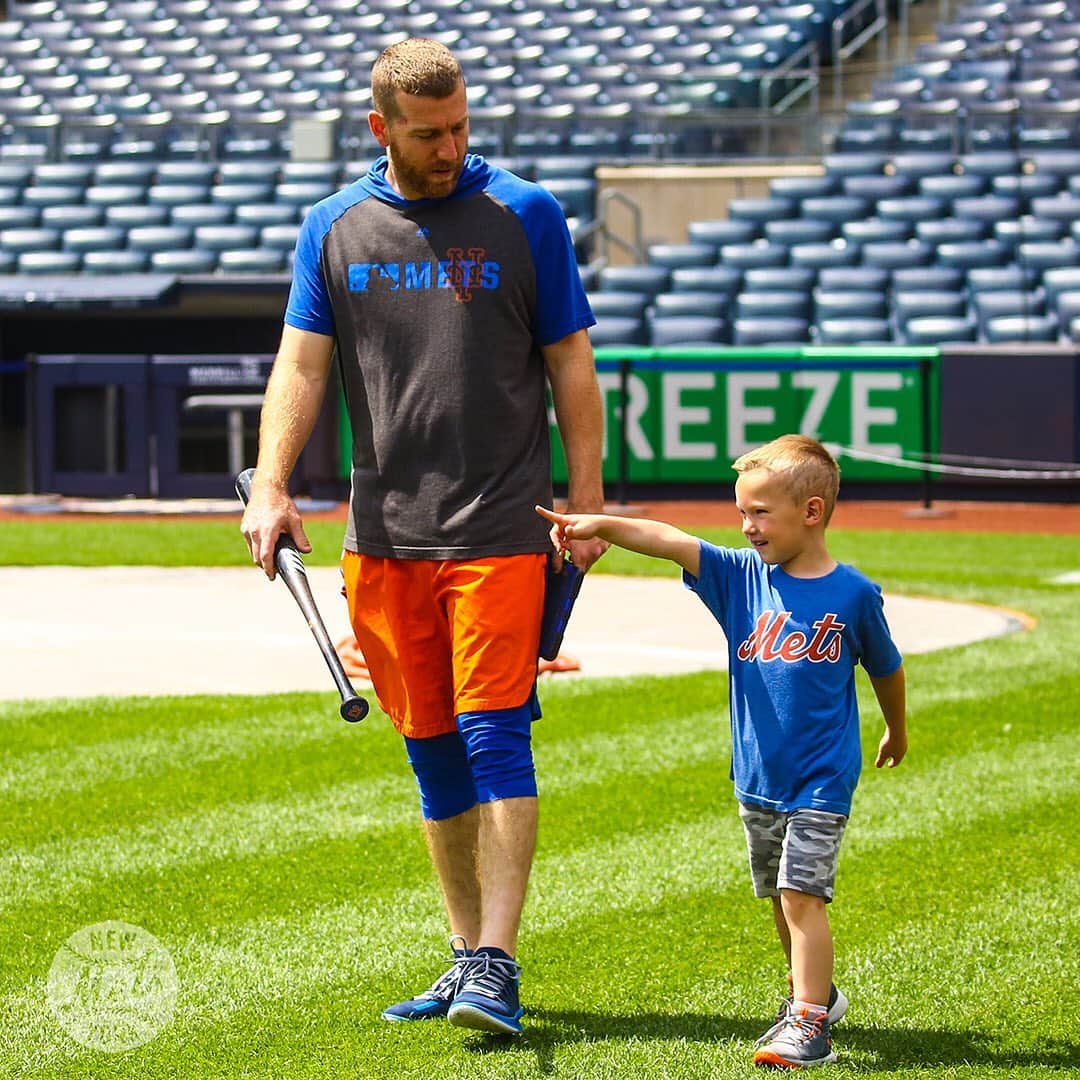 ニューヨーク・メッツさんのインスタグラム写真 - (ニューヨーク・メッツInstagram)「Like father, like son. 🧡💙 #LGM #Mets」6月12日 0時48分 - mets