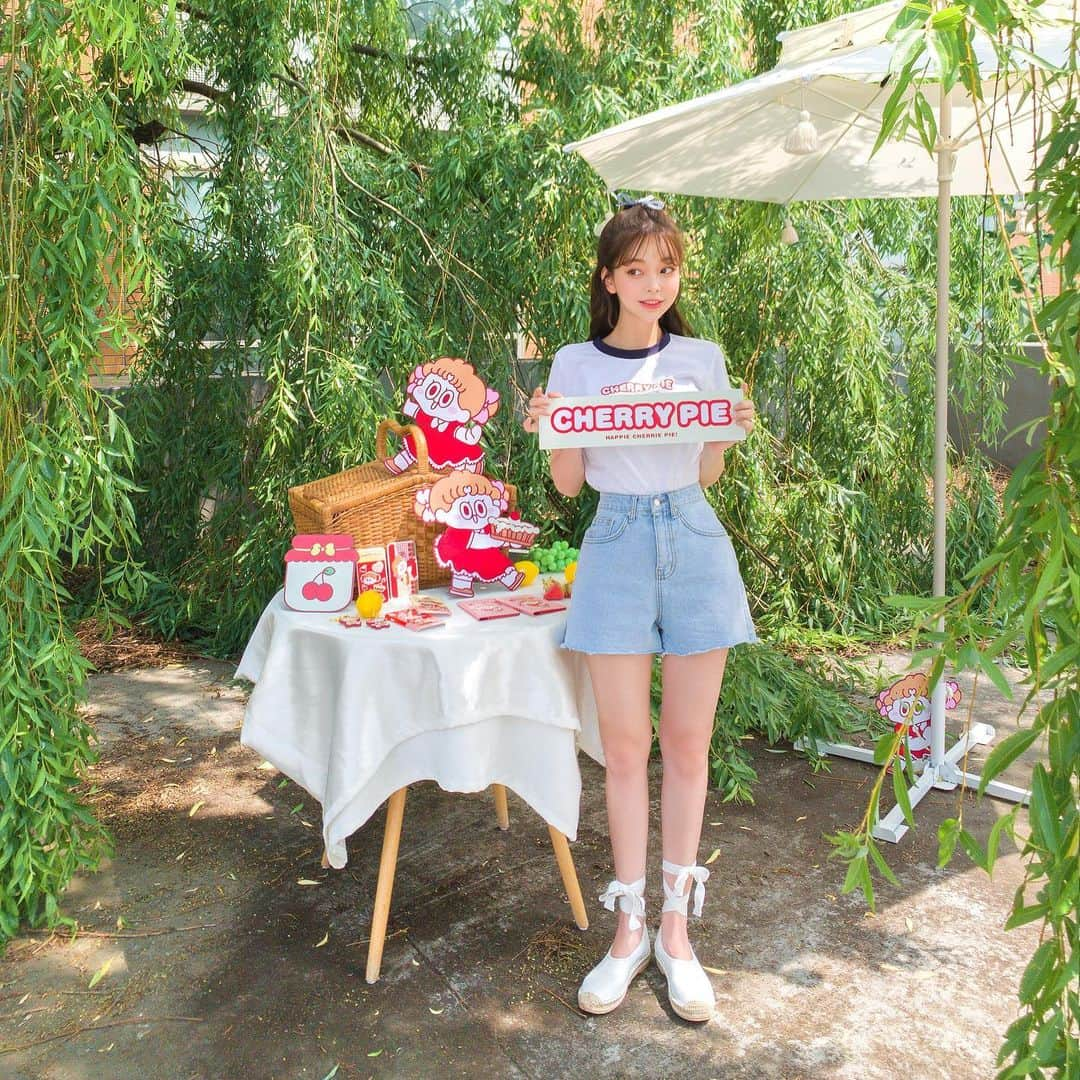 Chuuさんのインスタグラム写真 - (ChuuInstagram)「CHUU X LEEGONG season.4✨ 🍒CHERRY PIE EDITION🍒  더 귀여워진 이번 콜라보,  곧 만나요! @mynameis20」6月12日 11時44分 - chuu_official