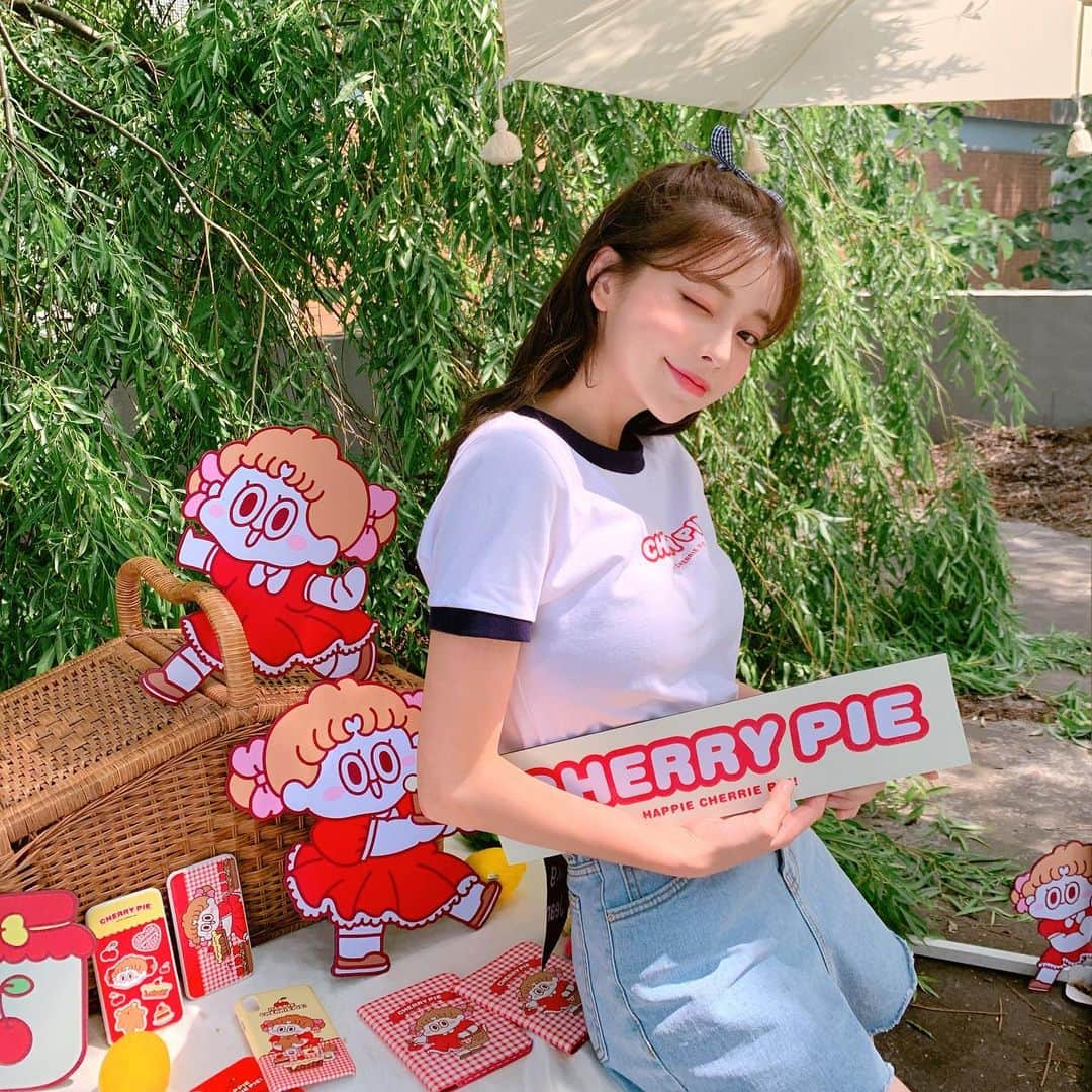 Chuuのインスタグラム：「CHUU X LEEGONG season.4✨ 🍒CHERRY PIE EDITION🍒  더 귀여워진 이번 콜라보,  곧 만나요! @mynameis20」