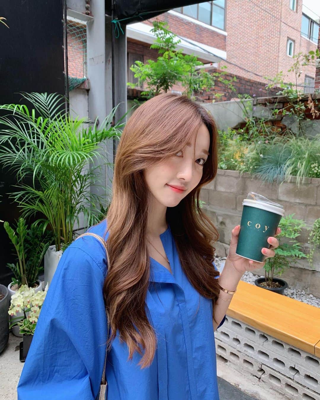 COCO さんのインスタグラム写真 - (COCO Instagram)「_ ✨👗정보는 @heartit.kr 💙✨ . Lovin’ my blue dress🙈 Go to @heartit.kr to know what my #ootd is!👏🏻✨」6月12日 10時46分 - rilaccoco