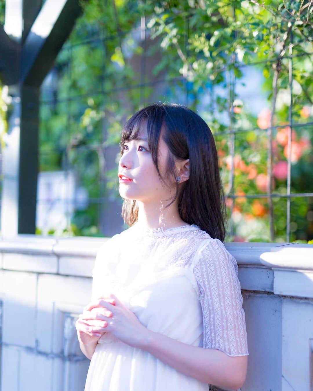 のインスタグラム：「早起きして編集してる😊 . . . #麻豆 #攝影 #拍攝 #寫真 #人像 #人像攝影 #人像寫真 #被写体 #外拍 #模特 #인물사진 #笑顏 #모델 #섹시 #미인 #패션모델 #인물사진화보 #portraitmood #ポートレートモデル #ポートレート撮影 #portraitphotography #日本代購 #花畑 #flowergarden #flowers #朝日 #sunshine #被写体募集中」