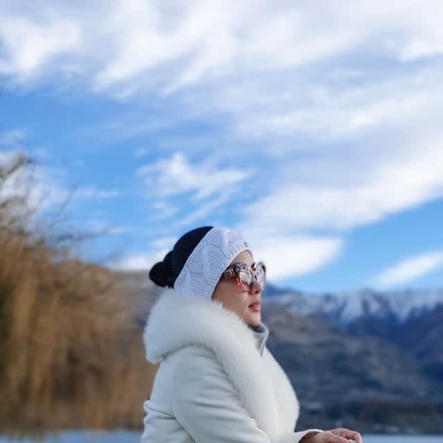 Syahriniさんのインスタグラム写真 - (SyahriniInstagram)「• Peaceful Easeful !  _______\\\_______  #PrincesSyahrini #LakeWanaka #NewZealand #June2019 #HoneymoonLyfe」6月12日 10時54分 - princessyahrini