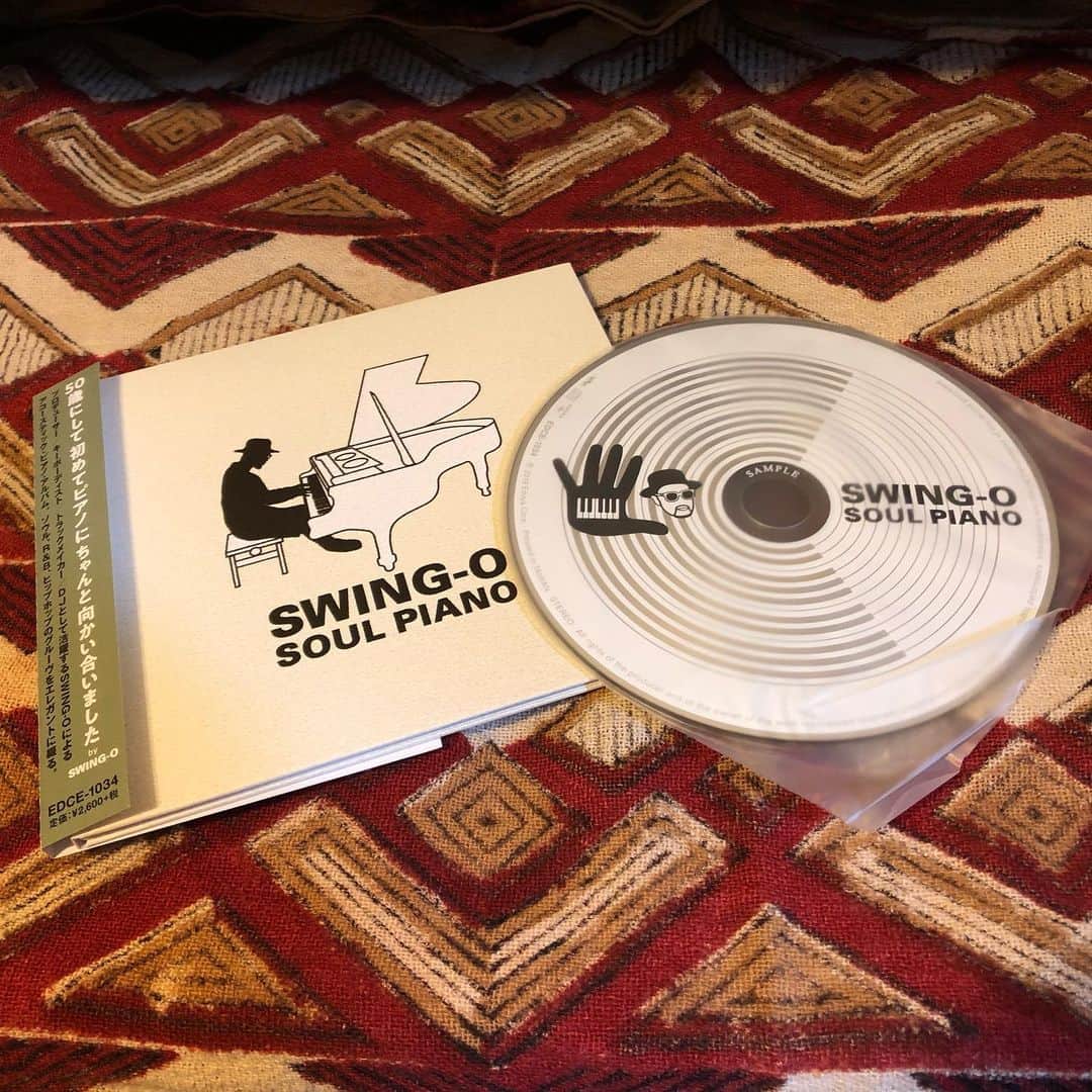 SWING-O a.k.a. 45さんのインスタグラム写真 - (SWING-O a.k.a. 45Instagram)「#swingo #soulpiano #solopianoalbum やった！届きました！何10回目でも嬉しいね✋😄 オフィシャルには6.26発売、6.25の俺のイベントでフラゲできます！気持ちいい〜〜ソウルでヒップホップなピアノアルバムになってます。お楽しみに✌️ #45fes2019 まで #あと13日 #俺の50歳誕生日記念イベント #自主開催」6月12日 10時53分 - swingo45