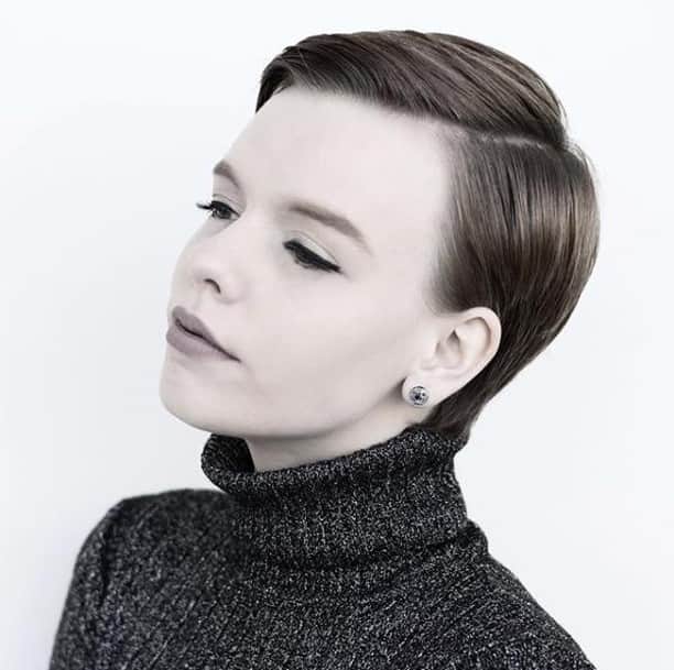 CosmoProf Beautyさんのインスタグラム写真 - (CosmoProf BeautyInstagram)「Not a hair out-of-place on this pixie darling ❤️ Our Pixie Cut #hairoftheday goes to @hairbymakaylao for her sleek styled muse --- 👇 Rules Below!👇 1️⃣Tag your photo #PixieHOTD #cosmoprofbeauty #licensedtocreate 2️⃣Post a photo of your hair style against an uncluttered background 3️⃣Mention any products used to color or style the hair --- #repost #hairbymakaylao #pixiecut #pixiehaircut」6月12日 11時00分 - cosmoprofbeauty