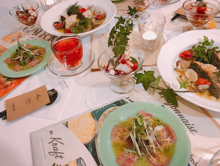 麻生夏子さんのインスタグラム写真 - (麻生夏子Instagram)「🍽アクアパッツァ﻿ 🍽お刺身カルパッチョ和風ソース﻿ 🍽イカとトマトのマリネ﻿ ﻿ お料理教室、お魚料理編！﻿ アクアパッツァ本当に簡単に出来すぎて﻿ しかも残りのスープまで美味しくて感動。﻿ ﻿ お魚料理は苦手意識があったけど、﻿ これならバッチリだー🥰﻿ 私はアクアパッツァのスープを﻿ 最後ご飯にかけて食べました😂😂ごっつぁんです！﻿ ﻿ ﻿ (※注 こちらのお料理は先生が作って盛り付けされてます。)﻿ ﻿  #料理 #クッキングラム #cooking #browndish #料理教室 #お料理教室 #盛り付け #夏子のどすこいごっつぁん飯﻿」6月12日 11時14分 - natsukoaso0806