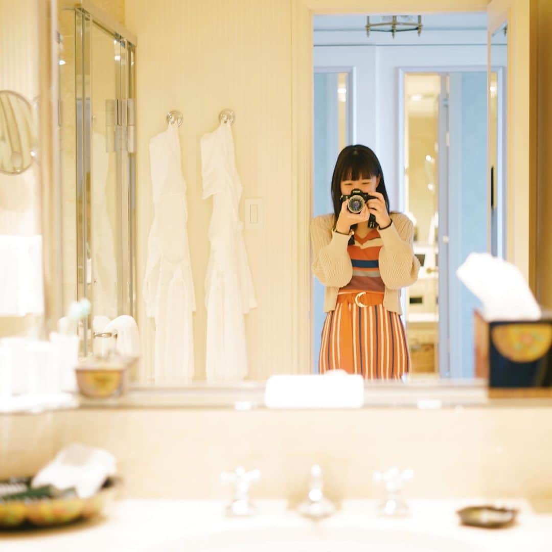 Hanako公式さんのインスタグラム写真 - (Hanako公式Instagram)「📍【#Hanako_Hotelgram】﻿ ﻿﻿ 一般企業に勤めながらインスタグラマーとしても活躍するもろんのんさん（@moron_non）が、東京の素敵なホテルで女子同士の週末ホテルステイを体験レポート✍️﻿﻿ ﻿﻿ 今回は、〈ホテル椿山荘東京〉さん。「リフレッ社プラン」を活用して、優雅にリフレッシュすることができました。週末にどこか遠出して旅行するのも楽しいけど、移動などで疲れてしまうので、週末にホテルという選択で自分へご褒美をあげる女性も増えているみたいです🛁✨﻿﻿ ﻿﻿ ホテルのスタッフの方はみなさん親切で素敵な方ばかりでした。自然にふれあいつつ、優雅にゆったりとした週末を過ごしたい方にオススメです。﻿﻿ ﻿﻿ ﻿﻿ #Hanako_Hotelgram #hanako_magazine #hotelgram #ホテル #ホテルの朝食  #ホテル女子会  #ホテルステイ  #hotellife #hotelroom #ホテル椿山荘東京 #椿山荘 #thecapitolhoteltokyu #週末のお楽しみ」6月12日 11時27分 - hanako_magazine