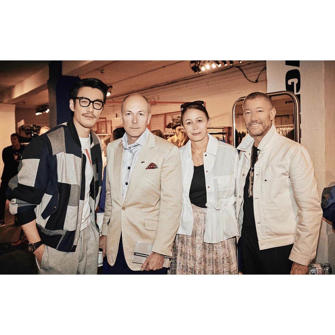 フー・ビンさんのインスタグラム写真 - (フー・ビンInstagram)「Happy to support Newgen designers who are brave and creative, their presentation was eye catchy and practical at the same time. Wonderful time spent at the BFC show space with dear friends and @brownsfashion who strives to support young designers with full energy.  #hubing #lifestyle #britishfashioncouncil #londonfashionweek #LFWM #newgen #brownsfashion #youngdesigner #luxurylifestyle #후빙#胡兵 #フービン #胡兵时尚观点 #胡兵全球Go  #fashiontrip #fashion #fashionicon #fashionindustry #gentlemen #chinesegentlemen #actor #chineseactor #chinesemodel #asianactor #style #styleman #menswear #mensstyle」6月12日 2時46分 - hubing