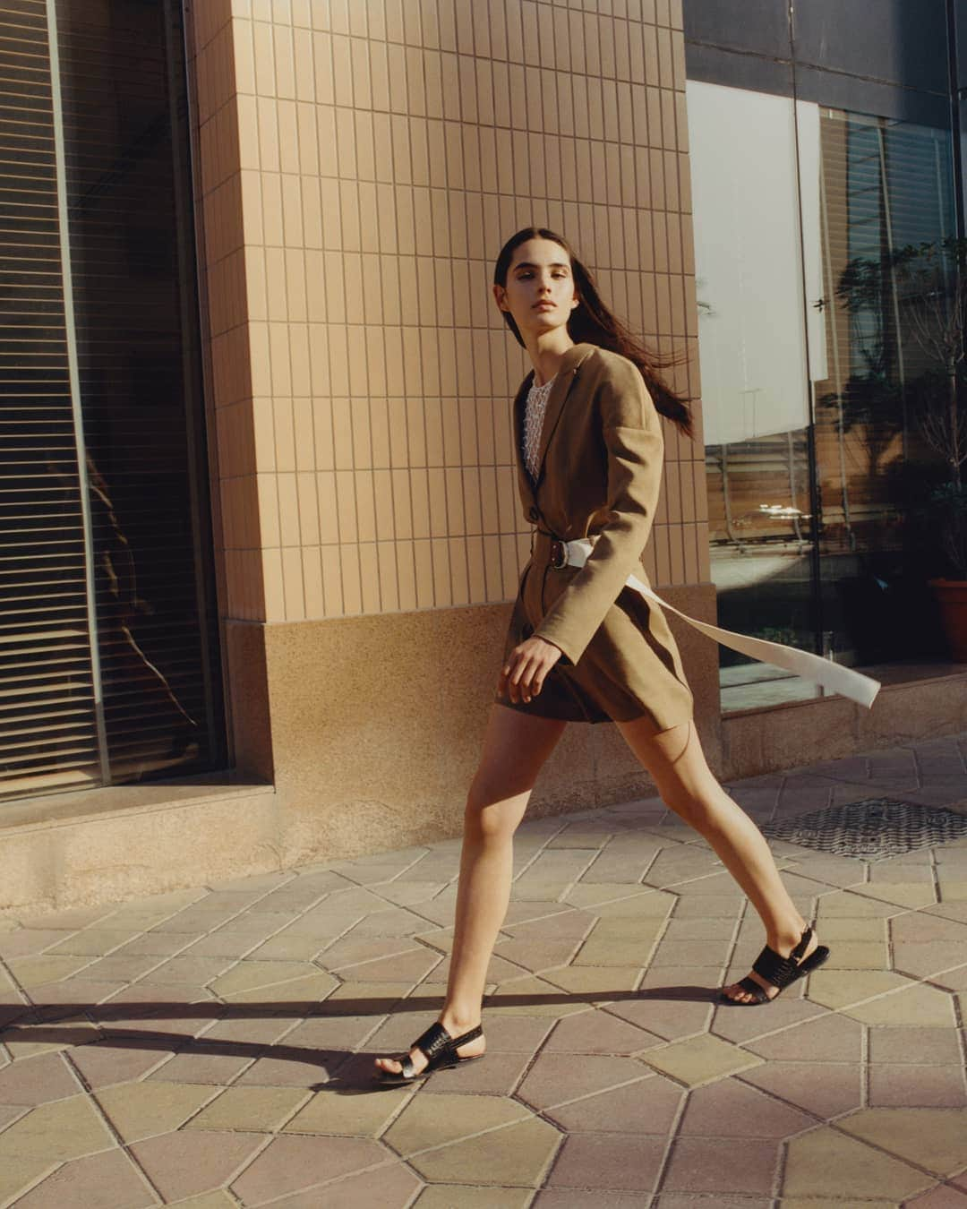 ネッタポルテさんのインスタグラム写真 - (ネッタポルテInstagram)「SUMMER IN THE CITY: Take suiting into #SS19 with our guide to warm-weather tailoring – @tibi's exclusive short suit leads our edit.  Tap the link in bio to shop your favorite looks from Instagram at #NETAPORTER.」6月12日 3時04分 - netaporter