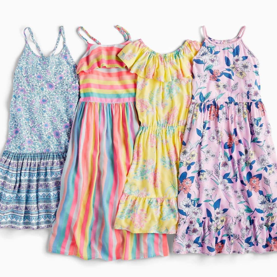 オシュコシュさんのインスタグラム写真 - (オシュコシュInstagram)「Her summer lineup: Boho, #rainbow, floral and #repeat! #dresses #sundresses #andmoredresses #oshkoshkids」6月12日 3時20分 - oshkoshkids