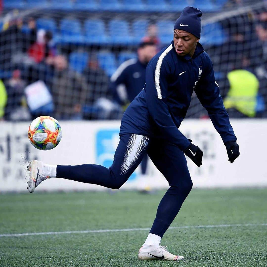 サッカー フランス代表チームさんのインスタグラム写真 - (サッカー フランス代表チームInstagram)「Nos Bleus sont à l’échauffement 🔥🇫🇷 RDV à 20h45 pour le dernier match de la saison 💪 #FiersdetreBleus #ANDFRA - Warming up in Andorra 🔥」6月12日 3時29分 - equipedefrance