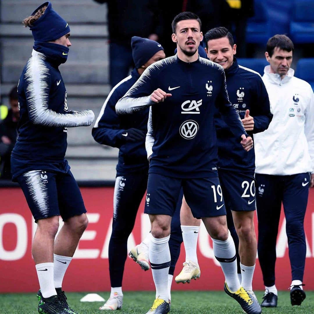 サッカー フランス代表チームさんのインスタグラム写真 - (サッカー フランス代表チームInstagram)「Nos Bleus sont à l’échauffement 🔥🇫🇷 RDV à 20h45 pour le dernier match de la saison 💪 #FiersdetreBleus #ANDFRA - Warming up in Andorra 🔥」6月12日 3時29分 - equipedefrance