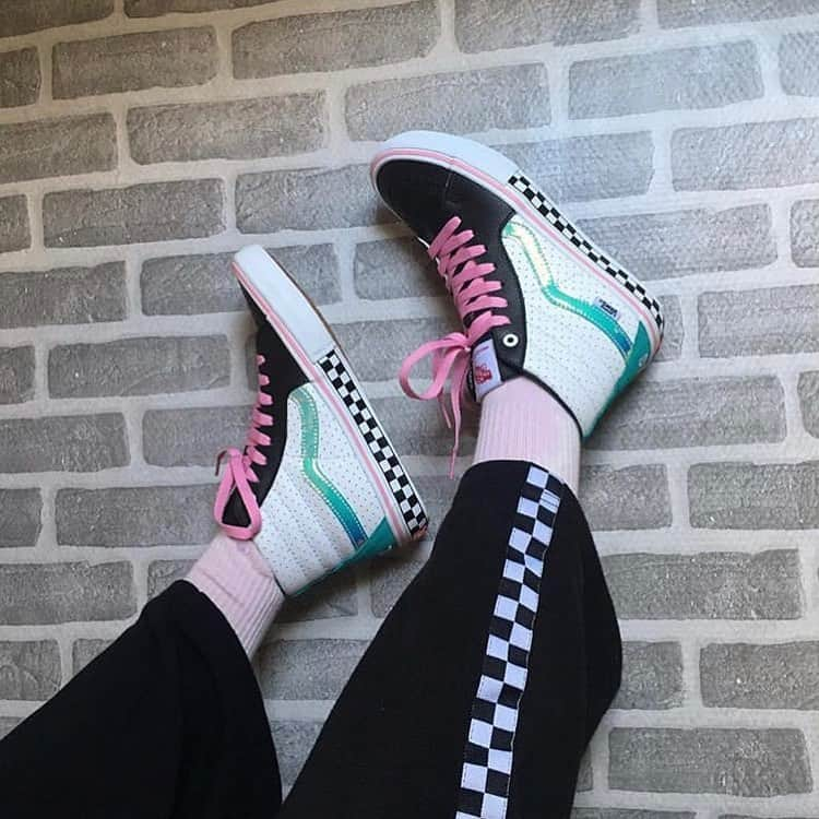 Vans Skateさんのインスタグラム写真 - (Vans SkateInstagram)「Let your personal style shine with 5 Pro Classic options like @Vans_Europe’s @ShaniBru did with these sick Sk8-Hi Pros. Create your own pair today at vans.com/customs and tag us for your chance to be featured!」6月12日 3時42分 - vansskate