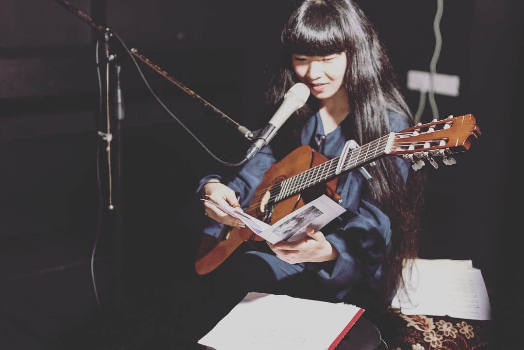 青葉市子さんのインスタグラム写真 - (青葉市子Instagram)「5.28 London 🇬🇧 babel art house 📷