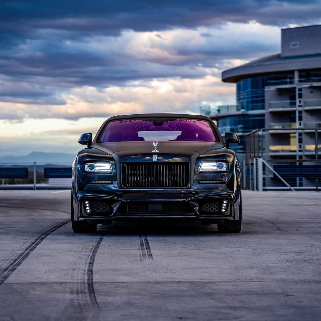 CARLiFESTYLEさんのインスタグラム写真 - (CARLiFESTYLEInstagram)「Rolls Royce Wraith Black Wald done by @creativebespoke! What do you guys think? #carlifestyle #RR check out @creativebespoke for more projects.」6月12日 4時30分 - carlifestyle