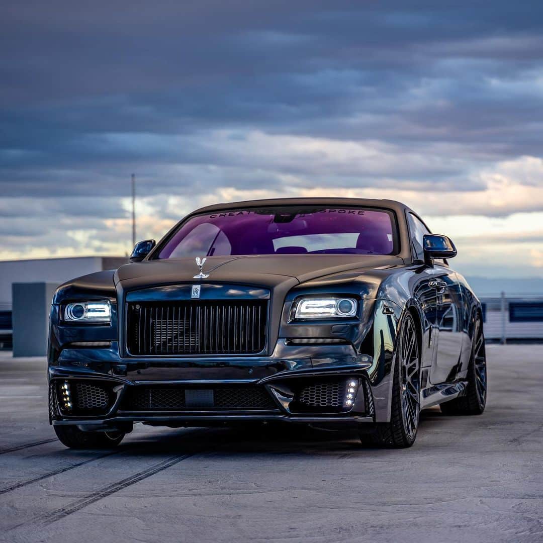 CARLiFESTYLEさんのインスタグラム写真 - (CARLiFESTYLEInstagram)「Rolls Royce Wraith Black Wald done by @creativebespoke! What do you guys think? #carlifestyle #RR check out @creativebespoke for more projects.」6月12日 4時30分 - carlifestyle