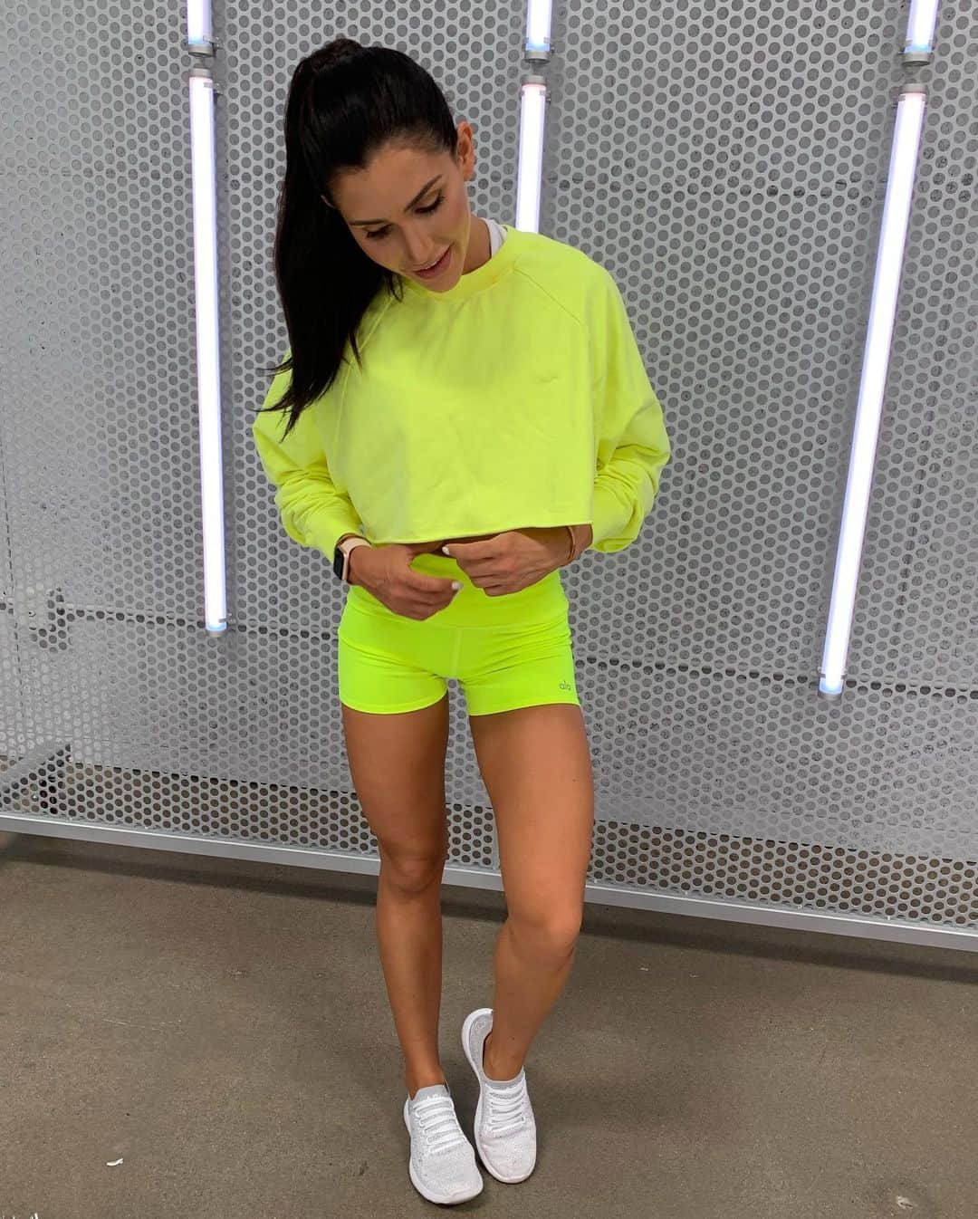 Alexia Clarkさんのインスタグラム写真 - (Alexia ClarkInstagram)「Knock knock... Who’s there? NEON of your business 😂😂 OUTFIT TAGGED . . www.alexia-clark.com  #alexiaclark #queenofworkouts #queenteam #queen2019 #fitness #ootd #outfit #fitgirl #gymlooks #gymfashion #neon #jokes #fitnessgirl #motivation #inspire #fitspo #fitforHisreason」6月12日 4時37分 - alexia_clark