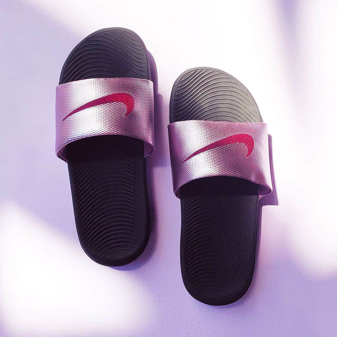 ロック&リパブリックのインスタグラム：「Don’t let these slide by. Save 25% on Nike through 6/15. #Kohls #tuesdayshoesday」