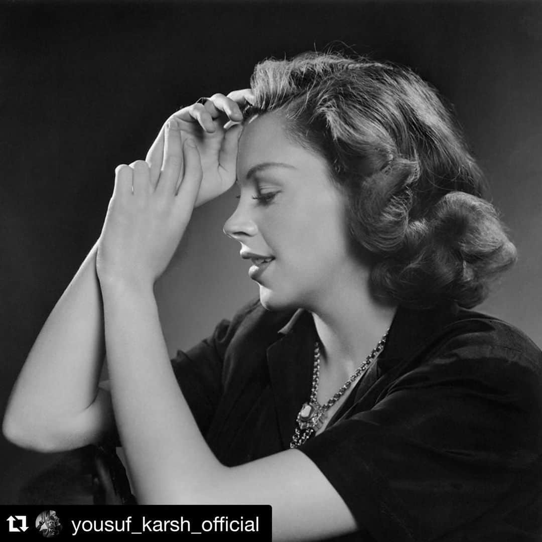 lifeさんのインスタグラム写真 - (lifeInstagram)「#Repost @yousuf_karsh_official with @get_repost ・・・ Happy birthday Judy Garland. Born June 10, 1922. Karsh photographed this legendary actress in 1946 for LIFE magazine. • #LIFElegends #hollywoodglamour #oldhollywoodglamour #vintagehollywoodglamour #vintageglamour #vintagehollywood #judygarland #lizaminelli #largeformatphotography #filmphotography #blackandwhiteportraits #portraitphotography #karsh #yousufkarsh @life #lifemagazine #LIFElegends」6月12日 4時50分 - life