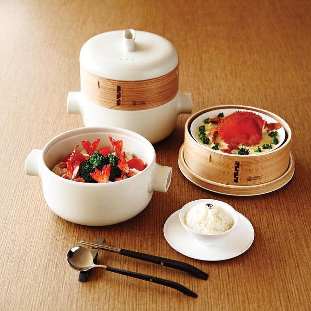 Design Milkさんのインスタグラム写真 - (Design MilkInstagram)「Have you checked out @designmilkeveryday yet? From #cookwares (like this food steamer by @jia_inc made from ceramic, cedar wood and terracotta) to travel gear to office accessories, we’re out to find #moderndesign for everyday life.」6月12日 4時51分 - designmilk