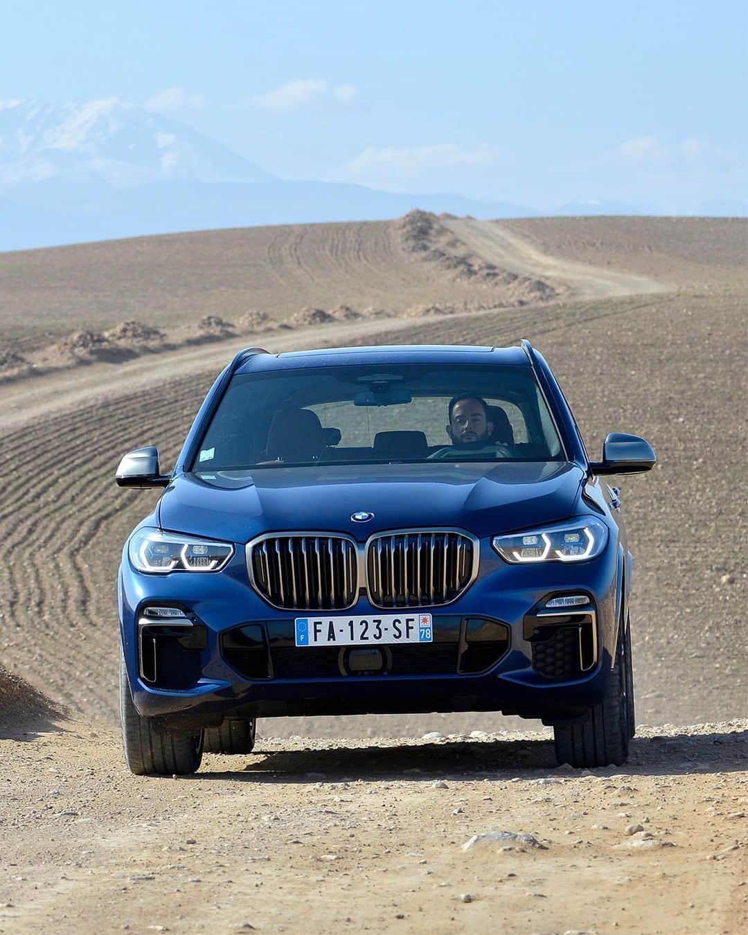 BMWさんのインスタグラム写真 - (BMWInstagram)「Explore the unknown.  The BMW X5.  #BMW #X5 #xplore #wanderlust #offroad #offroading #nature #adventure #globetrotter  __ BMW X5  M50d: Fuel consumption in l/100 km (combined): 7.2 - 6.8. CO2 emissions in g/km (combined): 190 - 179, exhaust standard EU6d-TEMP. The values of fuel consumptions, CO2 emissions and energy consumptions shown were determined according to the European Regulation (EC) 715/2007 in the version applicable at the time of type approval. The figures refer to a vehicle with basic configuration in Germany and the range shown considers optional equipment and the different size of wheels and tires available on the selected model. The values of the vehicles are already based on the new WLTP regulation and are translated back into NEDC-equivalent values in order to ensure the comparison between the vehicles. [With respect to these vehicles, for vehicle related taxes or other duties based (at least inter alia) on CO2-emissions the CO2 values may differ to the values stated here.] The CO2 efficiency specifications are determined according to Directive 1999/94/EC and the European Regulation in its current version applicable. The values shown are based on the fuel consumption, CO2 values and energy consumptions according to the NEDC cycle for the classification. For further information about the official fuel consumption and the specific CO2 emission of new passenger cars can be taken out of the „handbook of fuel consumption, the CO2 emission and power consumption of new passenger cars“, which is available at all selling points and at https://www.dat.de/angebote/verlagsprodukte/leitfaden-kraftstoffverbrauch.html.」6月12日 5時00分 - bmw