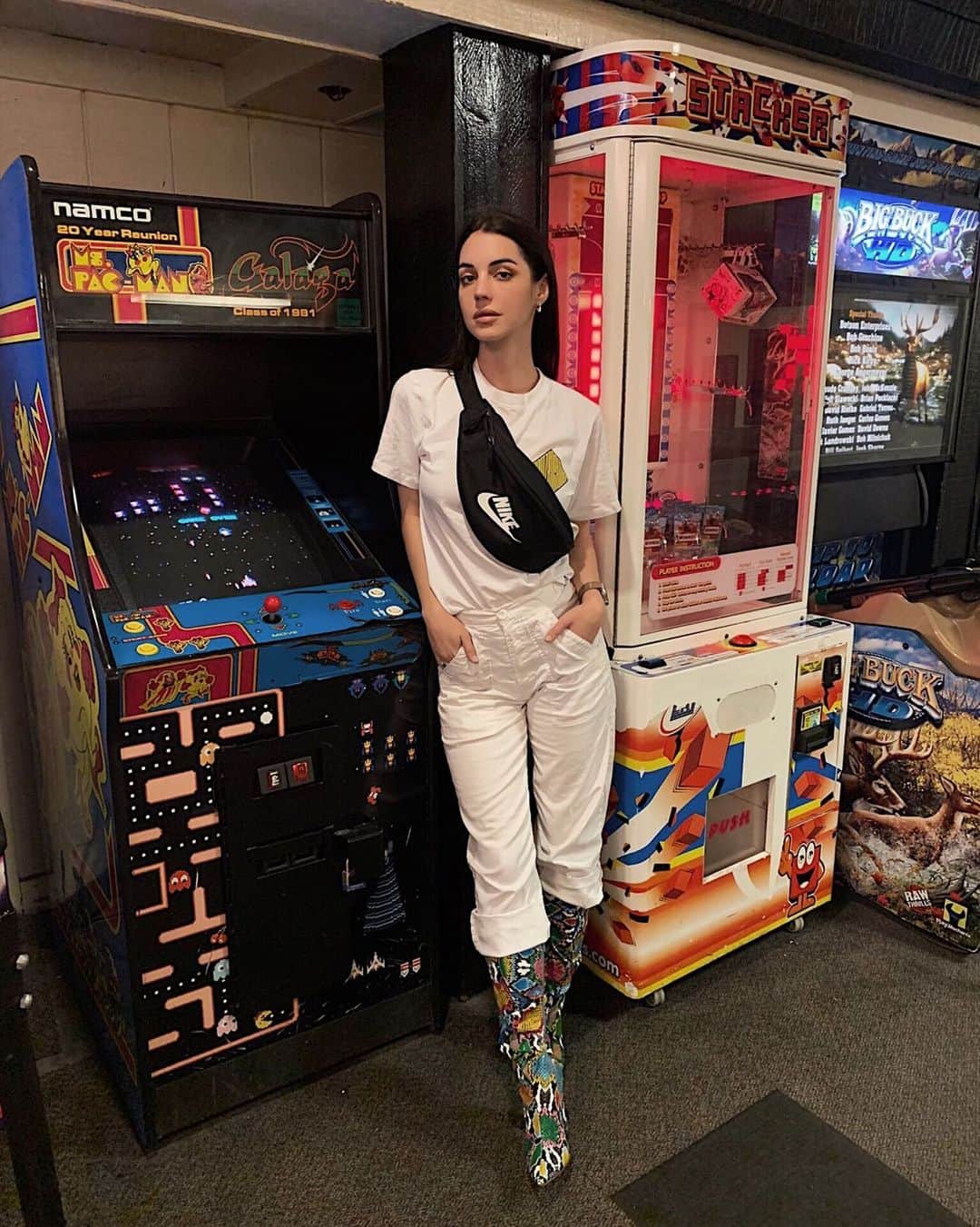 アデレード・ケインのインスタグラム：「👾 @fashionnova #sponsored」