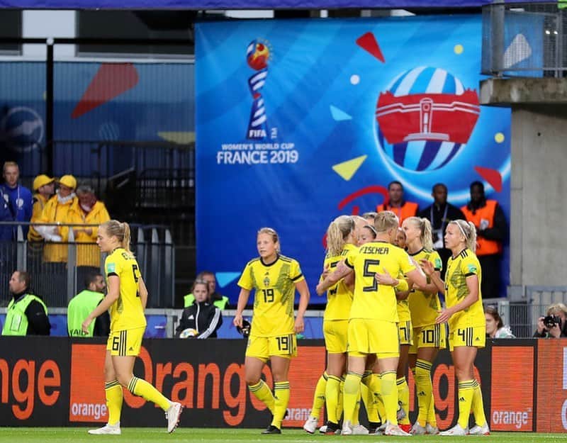 コソヴァレ・アスラニさんのインスタグラム写真 - (コソヴァレ・アスラニInstagram)「Such an important win, well done team!!🇸🇪 #FIFAWWC #ontothenextone」6月12日 5時11分 - asllani9