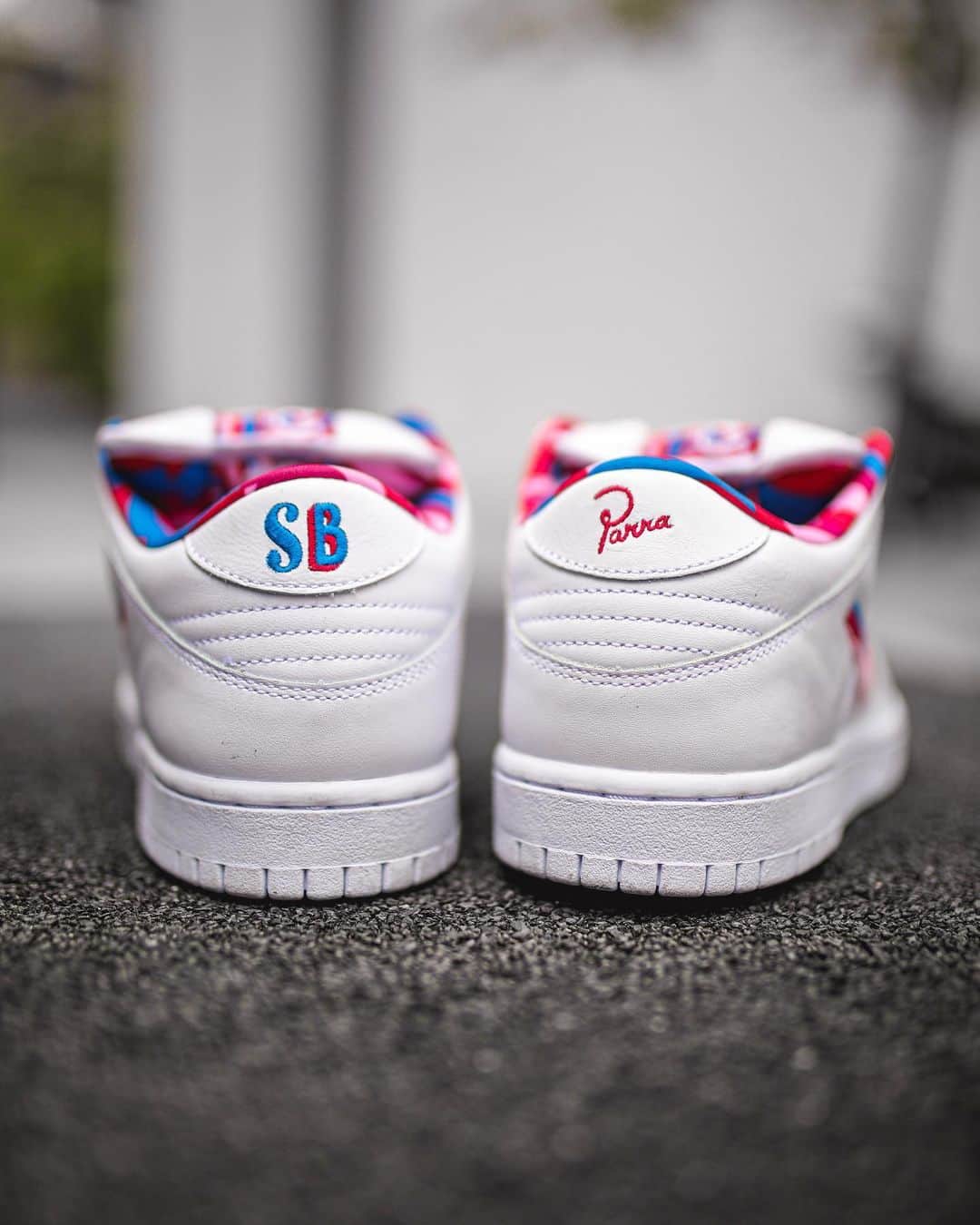 HYPEBEASTさんのインスタグラム写真 - (HYPEBEASTInstagram)「@hypebeastkicks: We have an exclusive first look at the upcoming Parra x Nike SB Dunk Low c/o @retroshoparis. The duo's latest collaboration introduces a tweaked @nikesb SB Dunk Low, sporting Parra’s classic red, white and blue color palette and some unique playful detailing. Stay tuned for the sneaker’s official release information.  Tag a #nikeSB head.  Photo: @hypebeastfr」6月12日 5時24分 - hypebeast