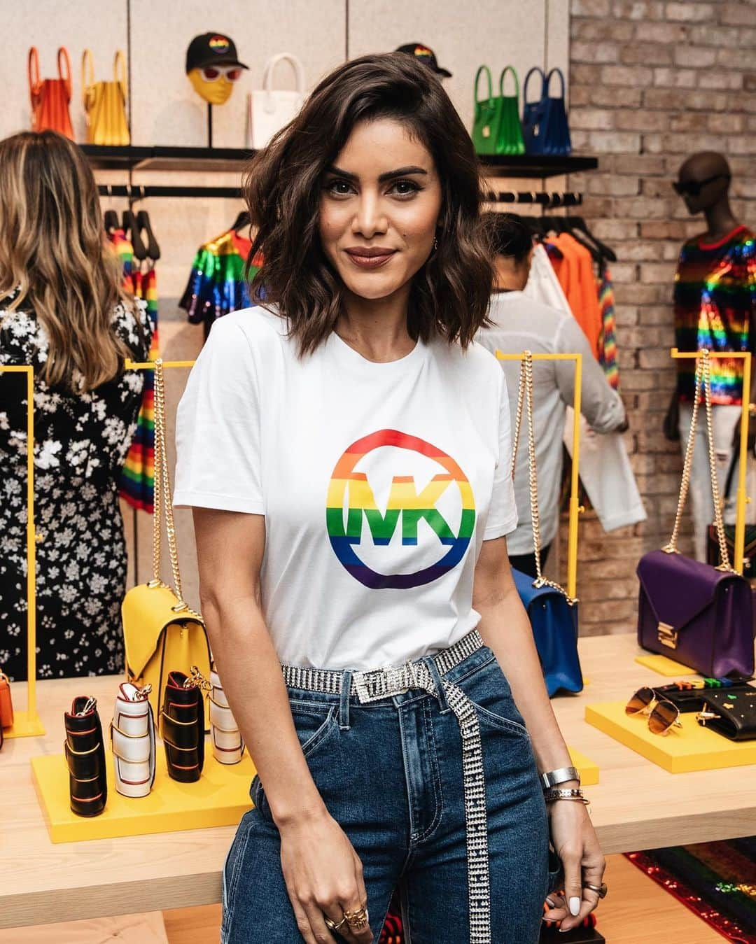 マイケルコースさんのインスタグラム写真 - (マイケルコースInstagram)「Breakfast club: in celebration of #Pride, @CamilaCoelho hosted a breakfast in our new Prince Street store earlier today followed by volunteering at @GodsLoveNYC!  For every #Pride T-shirt sold in the U.S., Michael Kors will donate 100% of profits to @GodsLoveNYC, a longstanding pillar of the LGBTQ+ community.」6月12日 5時40分 - michaelkors