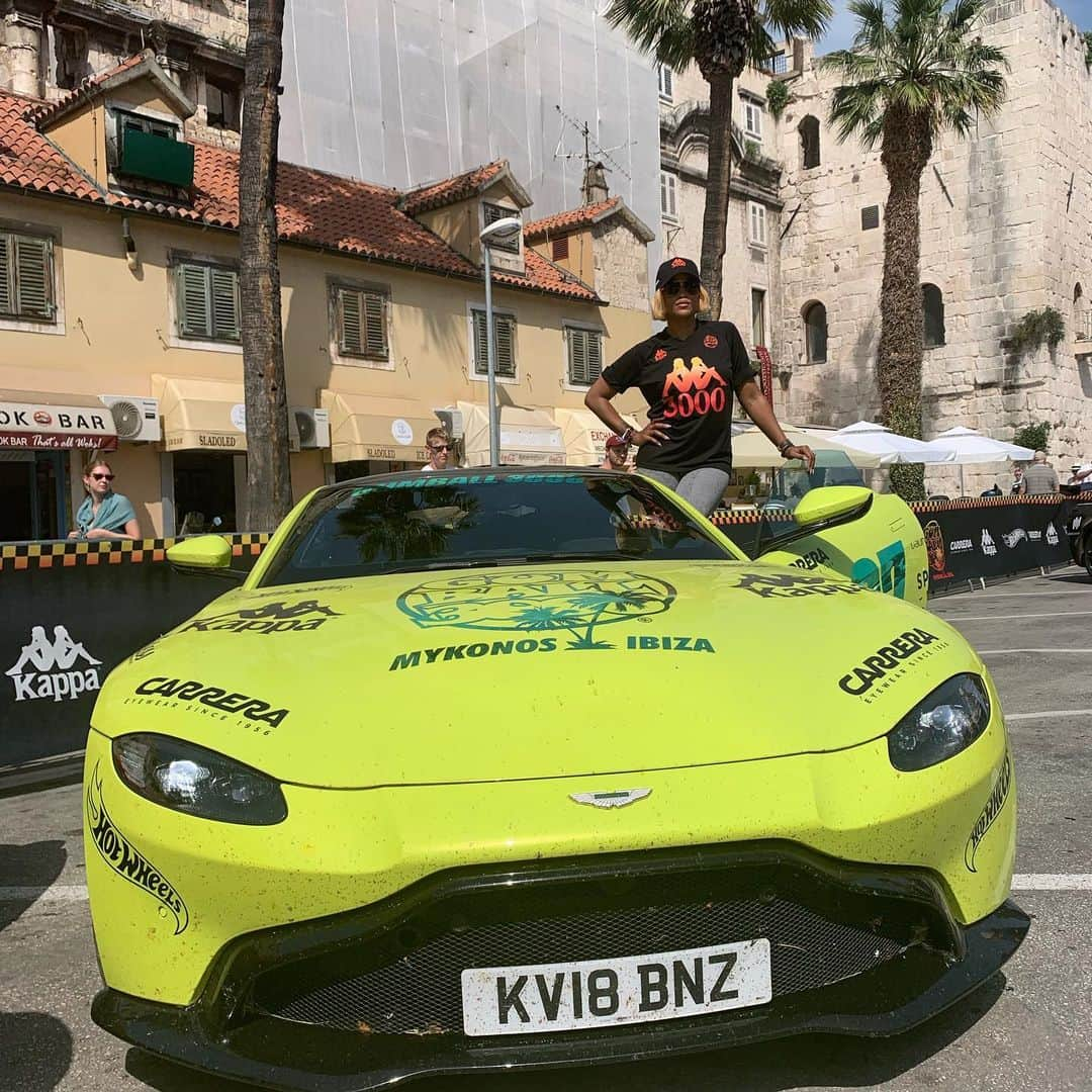 イヴさんのインスタグラム写真 - (イヴInstagram)「#day3 #astonmartinvantage #gumball3000 #mykynosvibiza #gumballlife @gumball3000 @mrgumball3000 #poorbugs #rip 💚」6月12日 5時32分 - therealeve