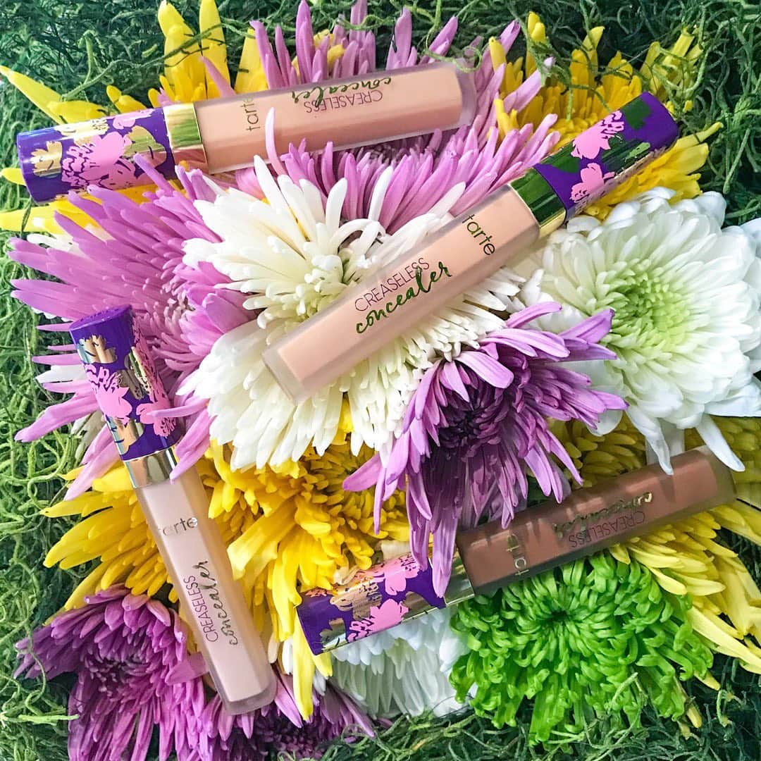 Tarte Cosmeticsさんのインスタグラム写真 - (Tarte CosmeticsInstagram)「Completely cover dark circles, hyperpigmentation & redness with our creaseless undereye concealer! 🌸 This waterproof formula is #flowerpowered by vitamin C-rich maracuja for firmer, brighter & smoother-looking skin ✨ @sephora #crueltyfree #matchmakermagic #veganbeauty」6月12日 5時37分 - tartecosmetics
