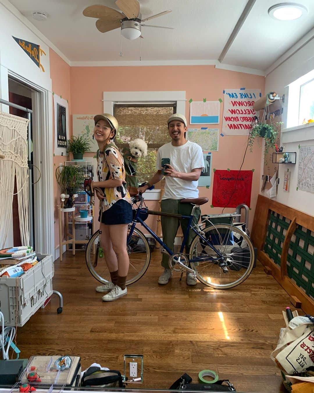 ショーン・エバリストのインスタグラム：「Enjoying all the little moments, they’re big. 🚴🏻‍♂️🚴🏻‍♀️🐶 . Oh btw teaching tonight @movement.lifestyle 9:30pm. R&B feels because well...why not! 🤷🏻‍♂️ . . . Anyway, Been taking space lately for some much needed reflection, self time, consistency & discipline. Pressing reset on some things and focusing my current thoughts around quality of life and longevity. Big travels coming up next month, so I’m enjoying the s**t out of June and being in LA!! ☀️」