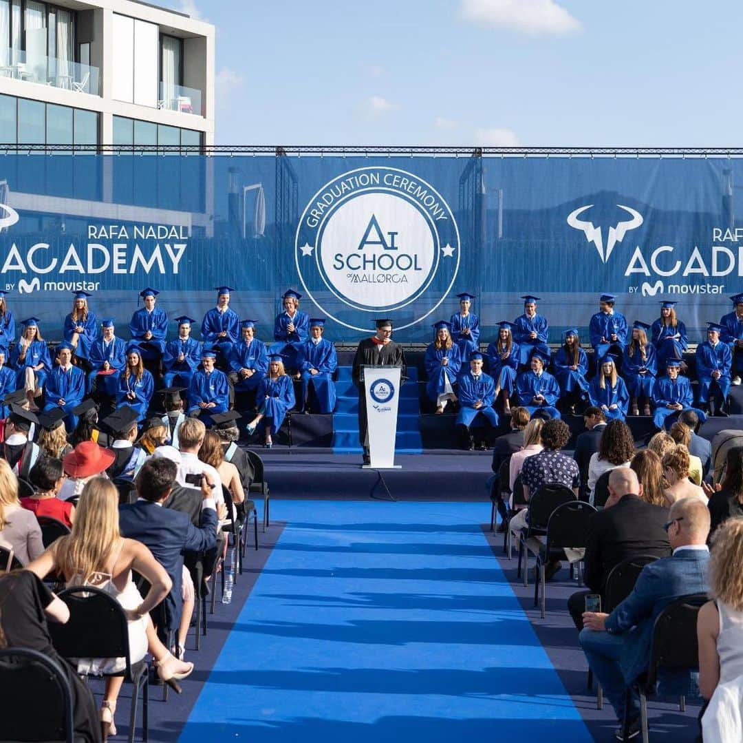 ラファエル・ナダルさんのインスタグラム写真 - (ラファエル・ナダルInstagram)「#GraduationDay at the @rafanadalacademy with my friend David Ferrer!」6月12日 5時58分 - rafaelnadal