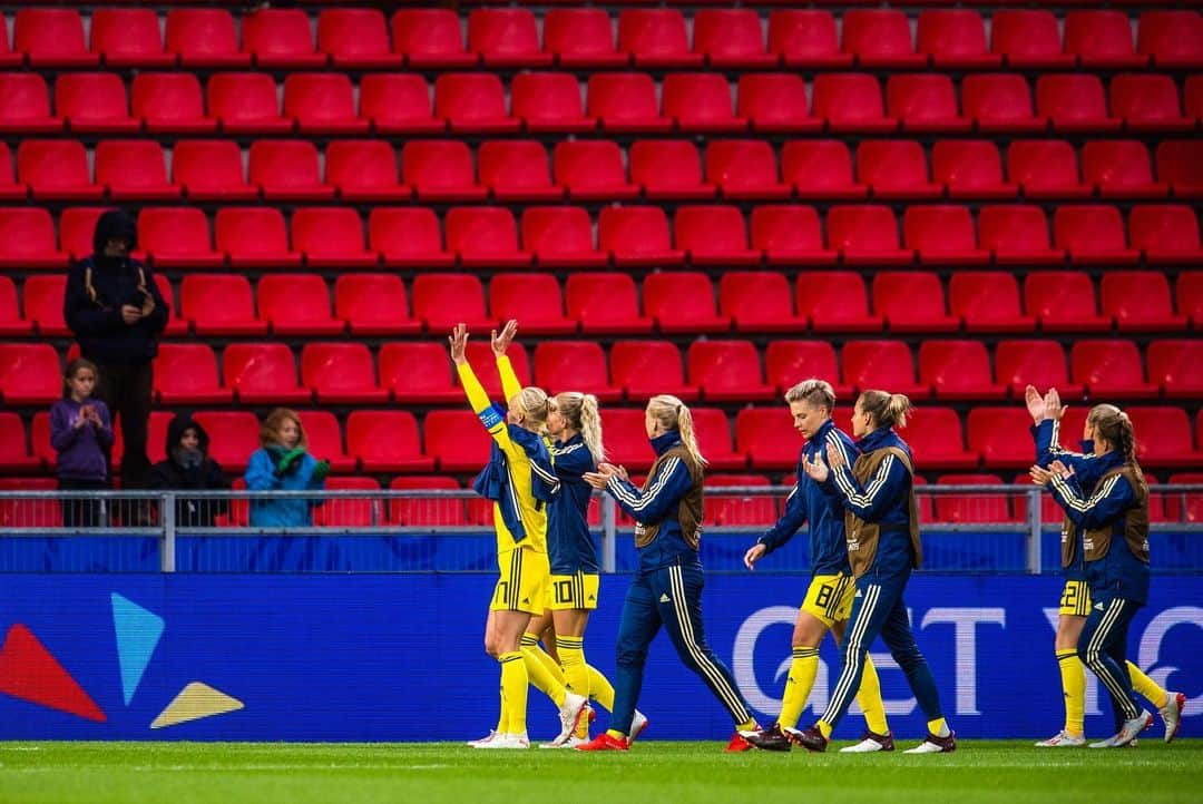 ソフィア・ヤコブソンさんのインスタグラム写真 - (ソフィア・ヤコブソンInstagram)「I am so proud to be a part of this TEAM, what an important win! 💪🇸🇪 #swewnt #wwc #2019」6月12日 6時06分 - sofiajakobsson