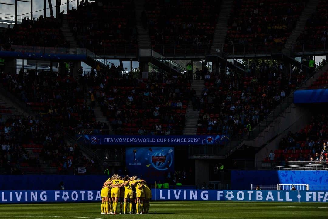 ソフィア・ヤコブソンさんのインスタグラム写真 - (ソフィア・ヤコブソンInstagram)「I am so proud to be a part of this TEAM, what an important win! 💪🇸🇪 #swewnt #wwc #2019」6月12日 6時06分 - sofiajakobsson