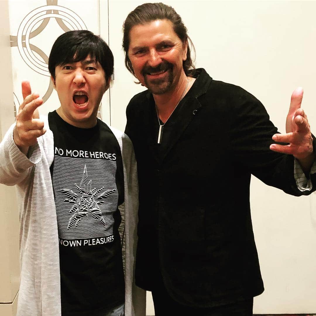 須田剛一のインスタグラム：「Robin “Travis” Atkin Downes is in the house!」