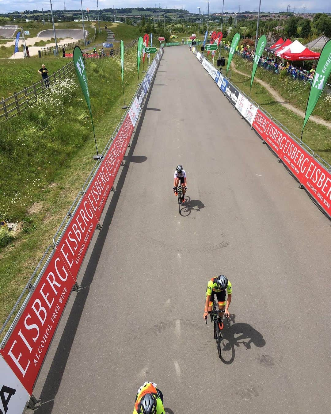 與那嶺恵理さんのインスタグラム写真 - (與那嶺恵理Instagram)「Race in @cyclopark.kent ♾ 2.5km×25Lap...🤯 Stage2 of @thewomenstour ✅ . . 💬 I was a poor rider of this kind of race ☹️ Not useful for team😞 Tomorrow is new day👌🏻Keep improving & Wish no rain 🤞🏻 . . + 📸 View of this CYCLE park 🚲 There are of course cycling road, also BMX track and Off road trails🤘🏻It’s nice place for cyclist for growing cycling culture up🤘🏻 Racing, Training, experiences to ride safety for kids🙆🏻‍♀️ Lots of kids were biking there🚲 . . #IAmAle #alecycling #OVOWT #alecipollini #yellowfluorange」6月12日 6時01分 - eriyonamine