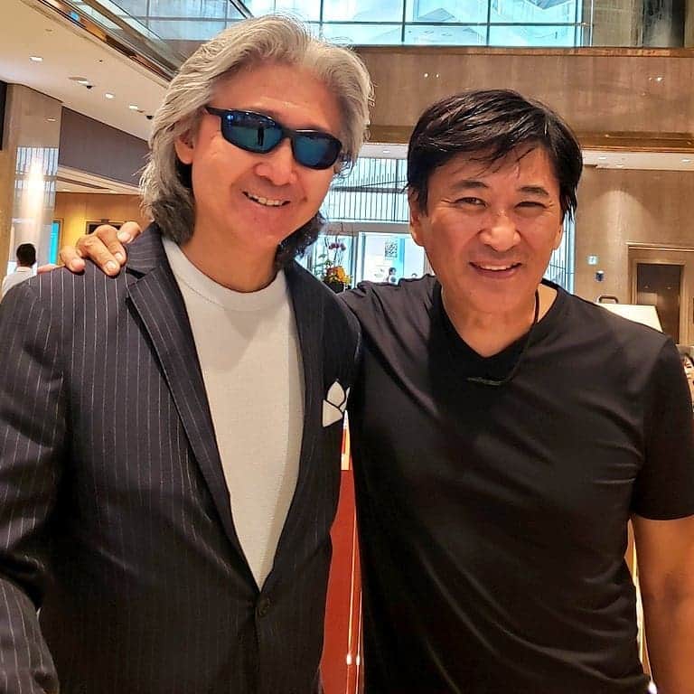藤岡幸夫のインスタグラム：「ファンサイトのブログ更新しました。プロフィールのURLから見れます。  それにしても…ボクって普通の人で全然オーラないわ～笑」