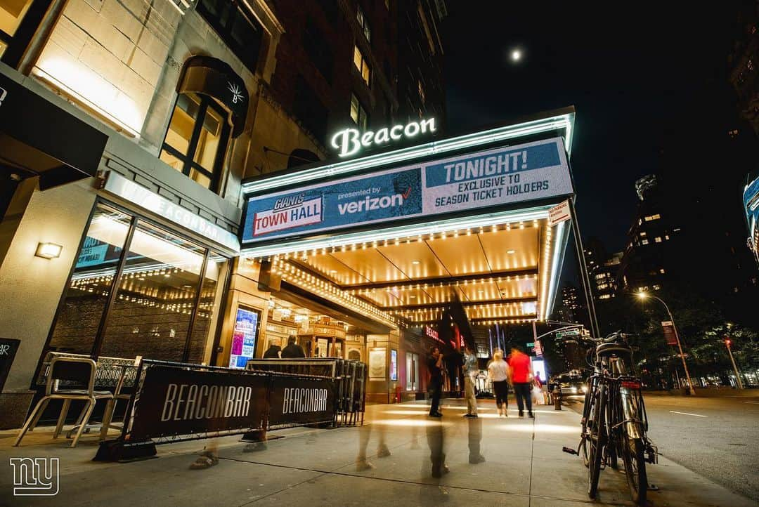 New York Giantsさんのインスタグラム写真 - (New York GiantsInstagram)「Always a great evening when ownership, front office members, coaches and players gather at the historic Beacon Theatre for the annual #NYGiants Town Hall presented by @verizon!」6月12日 11時48分 - nygiants