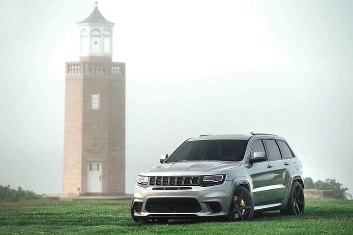 CarsWithoutLimitsさんのインスタグラム写真 - (CarsWithoutLimitsInstagram)「Plate says it all @1fasthawk ☠️ Photo @jayce_visuals  #carswithoutlimits #jeep #grandcherokee #trackhawk #srt #supercharged」6月12日 11時50分 - carswithoutlimits