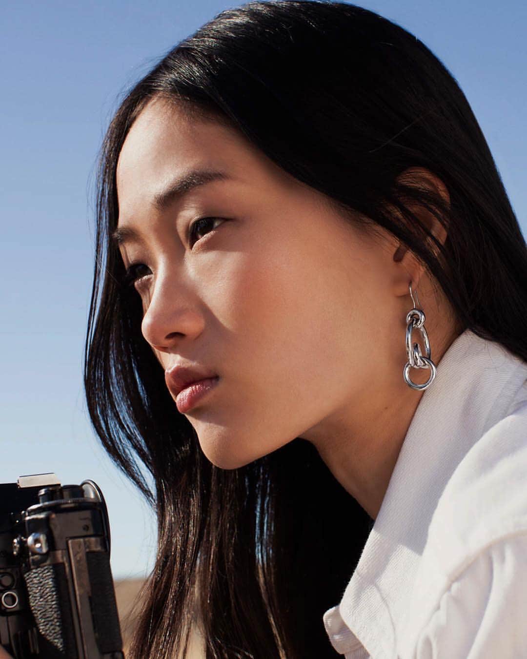 Calvin Kleinさんのインスタグラム写真 - (Calvin KleinInstagram)「#Summer plans in focus — bring in the warm with new styles from the Spring Summer 2019 #CALVINKLEIN WATCHES + JEWELRY collection, featuring our Clink earrings and open bangle. ⠀⠀⠀⠀⠀⠀⠀⠀ Share yours. #MYCALVINS」6月12日 11時54分 - calvinklein