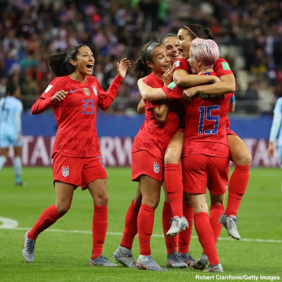 ABC Newsさんのインスタグラム写真 - (ABC NewsInstagram)「The U.S. Women's National Team celebrates after scoring their twelfth goal of the game against Thailand.  It wasn't their last. #USWNT #soccer #worldcup」6月12日 6時28分 - abcnews