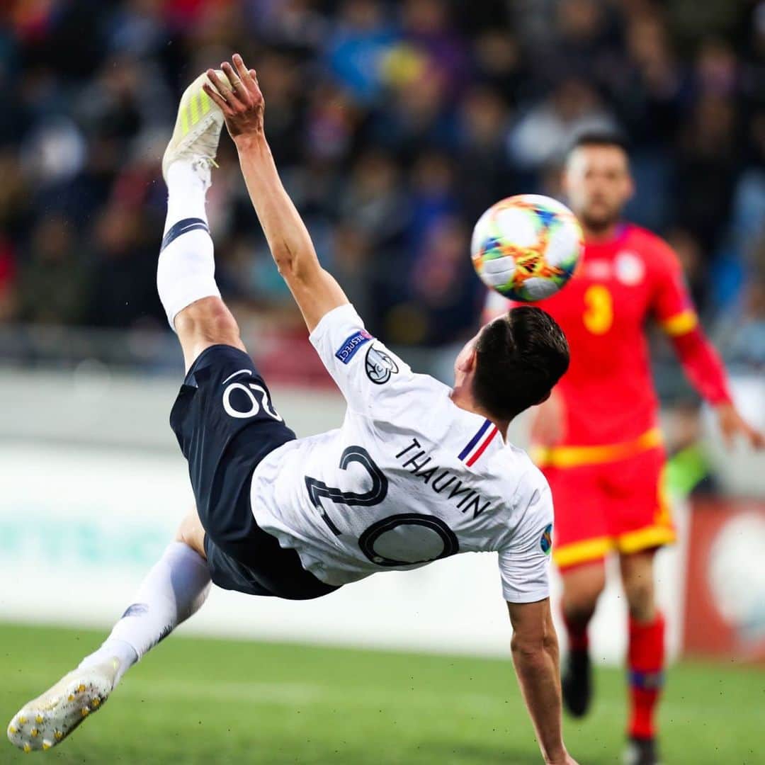 フロリアン・トヴァンのインスタグラム：「Bravo à toute l’équipe pour la victoire ! Très fier d’avoir marqué mon premier but avec les bleus 😁💙🇫🇷 @equipedefrance」