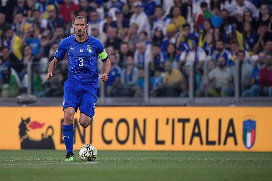 ジョルジョ・キエッリーニさんのインスタグラム写真 - (ジョルジョ・キエッリーニInstagram)「Una grande rimonta per chiudere splendidamente questa stagione! Forza Azzurri! 🇮🇹 #italiabosnia」6月12日 6時31分 - giorgiochiellini