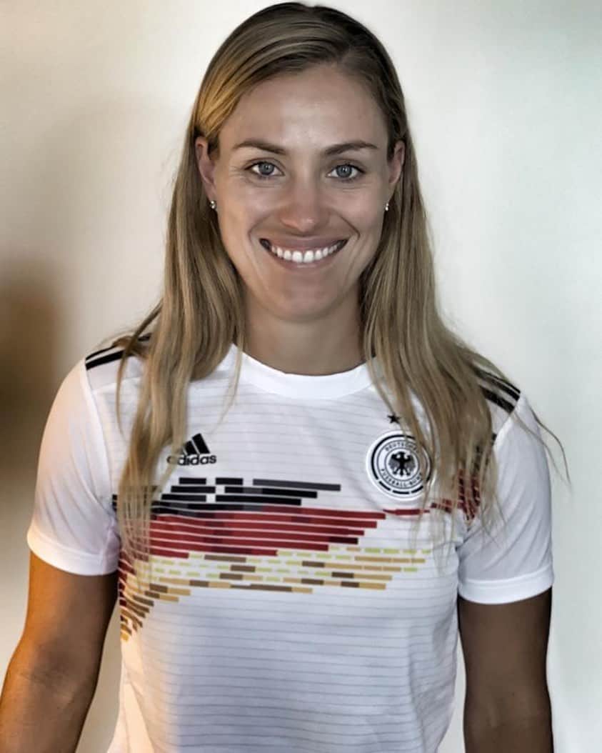 アンジェリーク・ケルバーさんのインスタグラム写真 - (アンジェリーク・ケルバーInstagram)「@dfb_frauenteam🍀💪🏼🇩🇪 ...weiterhin viel Erfolg beim @fifaworldcup ⚽🏆 #FIFAWWC #DareToCreate #createdwithadidas」6月12日 6時39分 - angie.kerber