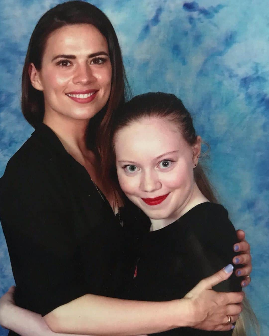 ヘイリー・アトウェルのインスタグラム：「throwback to 3 years ago. miss you @wellhayley 🥰❤️ - tags; #hayleyatwell #hayley #atwell #marvel #agentcarter #peggycarter #avengers #captainamerica #steverogers #steggy #mcu #omgmcu #chrisevans #hayesmorrison #conviction #margaretschlegel #sebastianstan #model #actress #british #english #britishgirl #englishgirl #brunette #photoshoot #photography」