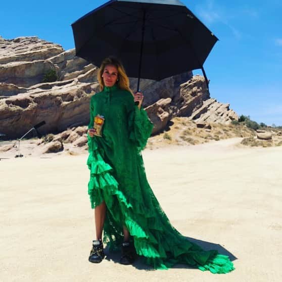 ジュリア・ロバーツのインスタグラム：「Hey Summer, let’s go!☀️☀️☀️☀️☀️」