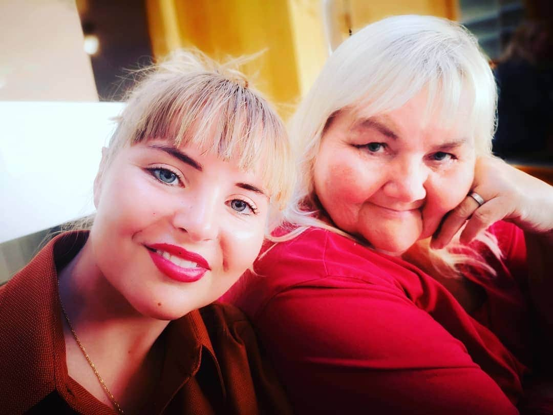 マヌー・ベネットさんのインスタグラム写真 - (マヌー・ベネットInstagram)「My good friend Silla & her mother Lea. Lea is originally from Nordfjordur, Silla born in Reykjavik but they have both lived on Heimaey since 1994. @sillaberg #Iceland #vikings #heimaey #vestmannjyaer」6月12日 7時08分 - manubennett